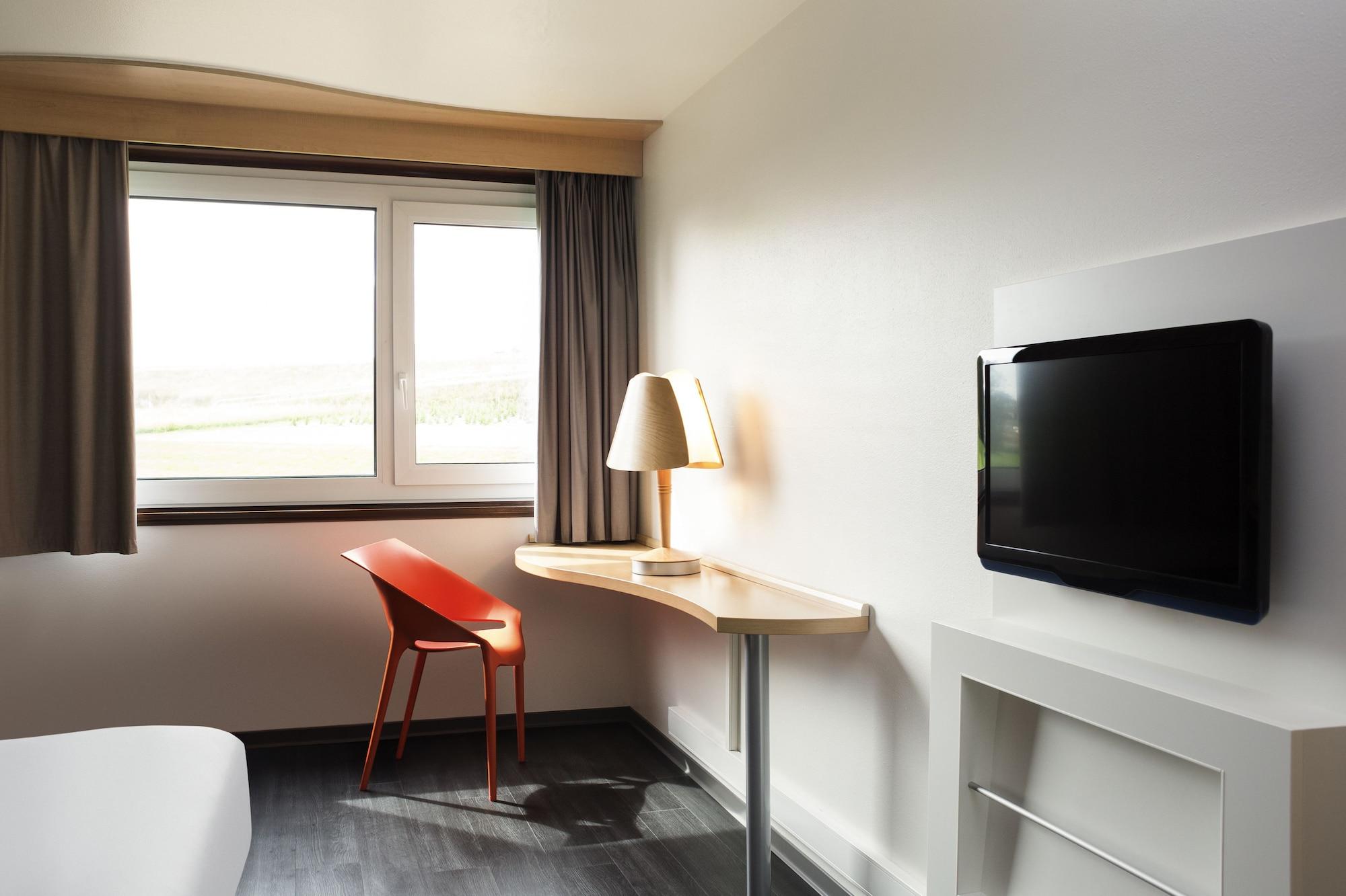 Ibis 3 Lacs Neuchatel Thielle Exterior foto