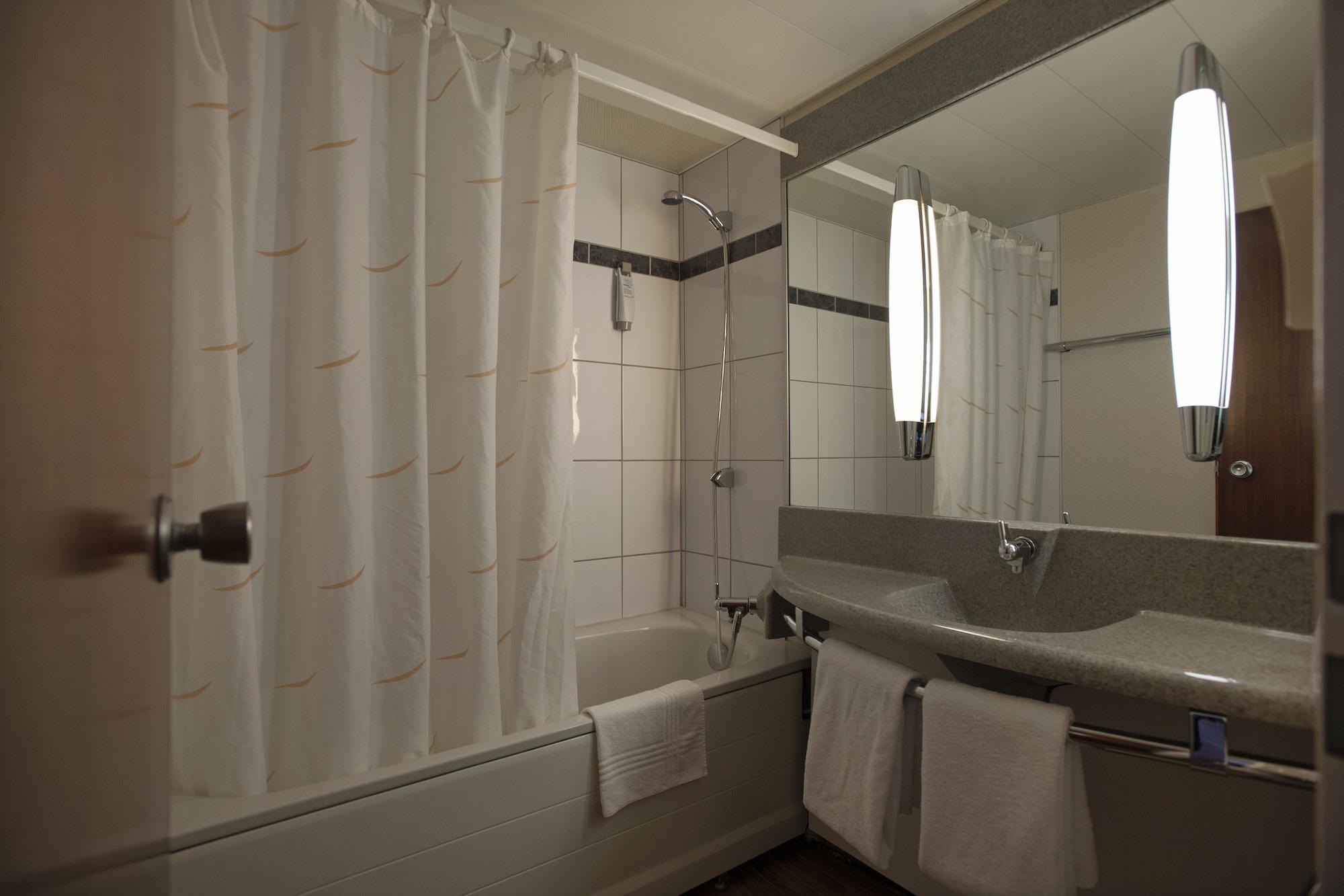 Ibis 3 Lacs Neuchatel Thielle Exterior foto