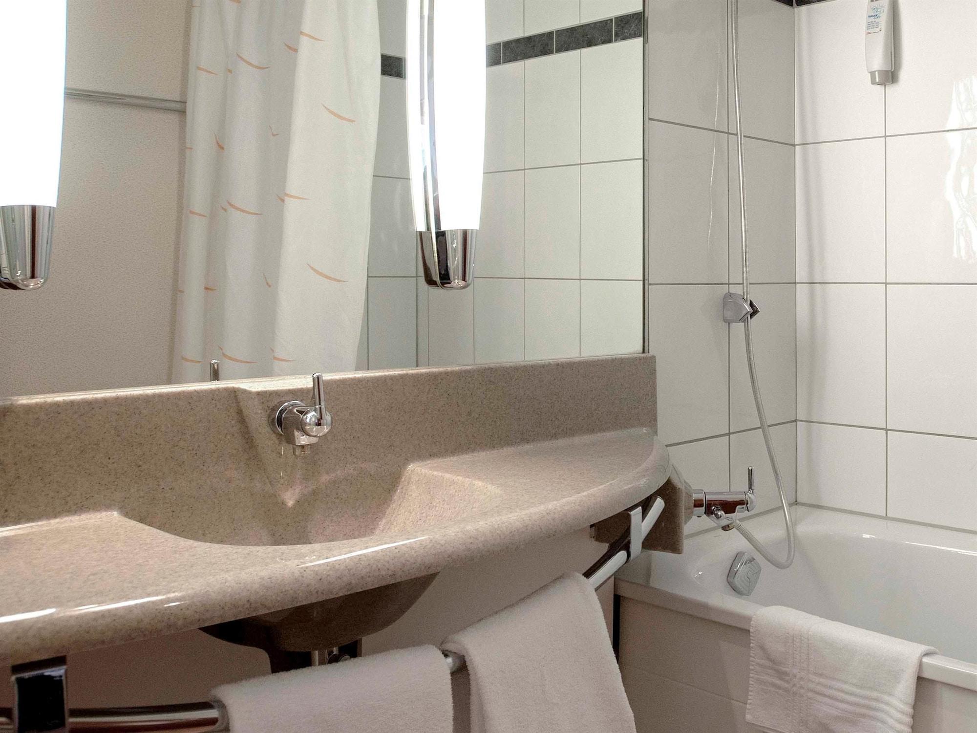 Ibis 3 Lacs Neuchatel Thielle Exterior foto